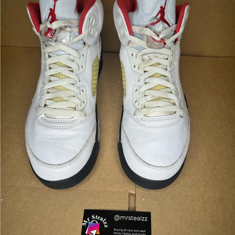 Jordan 5 Fire Red - Picture 2 of 5